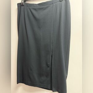 EUC Lane Bryant Classic Black Pencil Skirt with Front Zipper on Side. Women’s 14